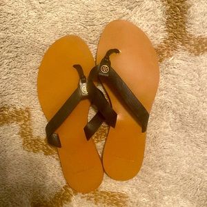Manon Tory Burch thong sandal. Lightly used size 7.